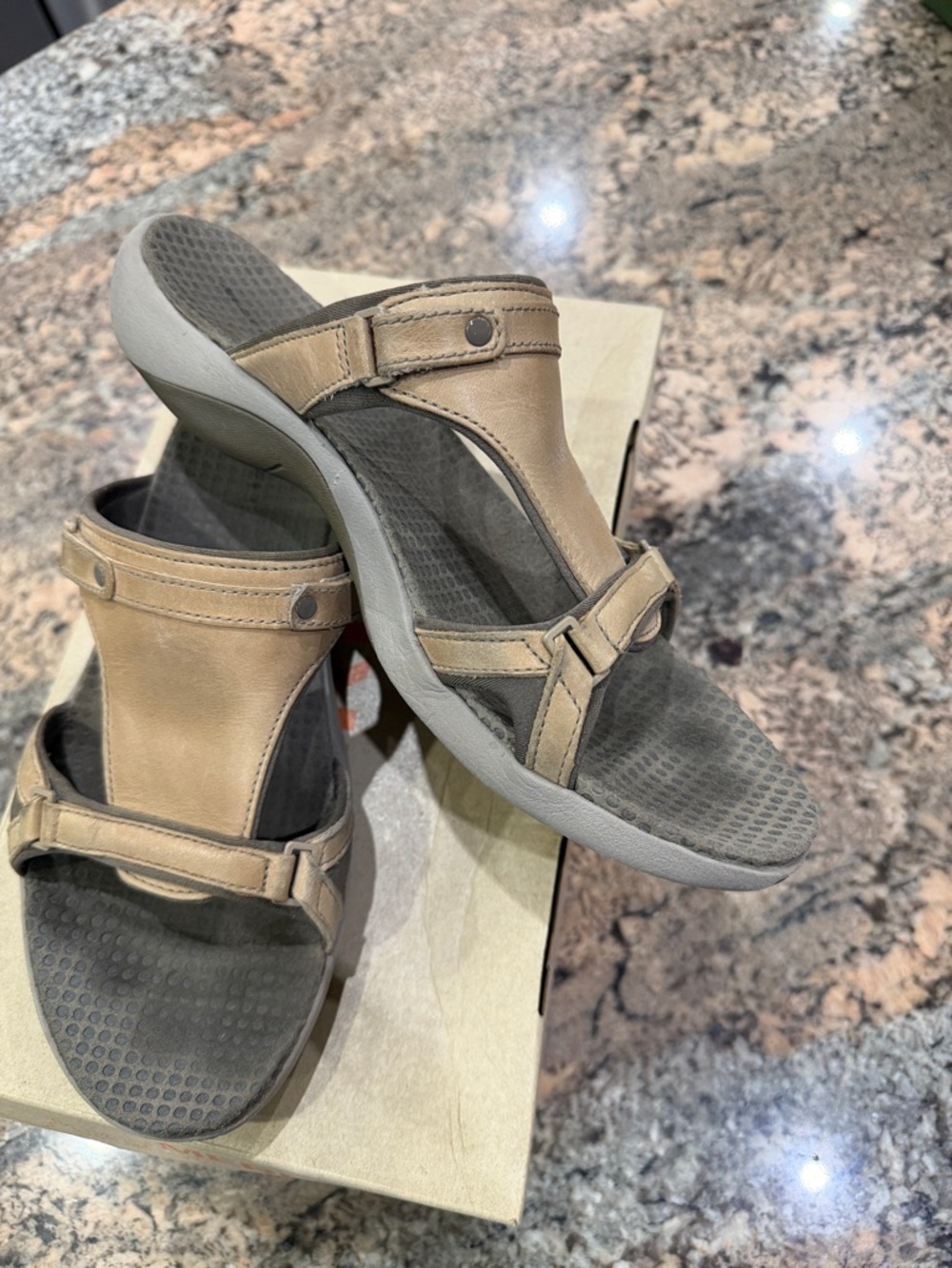 Merrell Beige and Gray Women's Comfort Slide Sandals